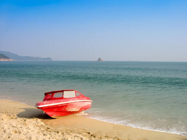 Червоний боа на пляжі, в Шеньчжені, Китай — стокове фото