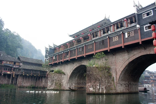 Chinese brug in phoenix town, china — Stockfoto