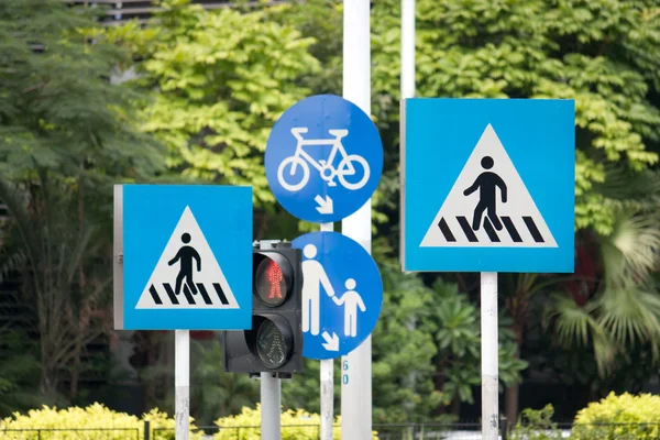 Dopravní značky s dopravní signály, v shenzhen, Čína Stock Obrázky