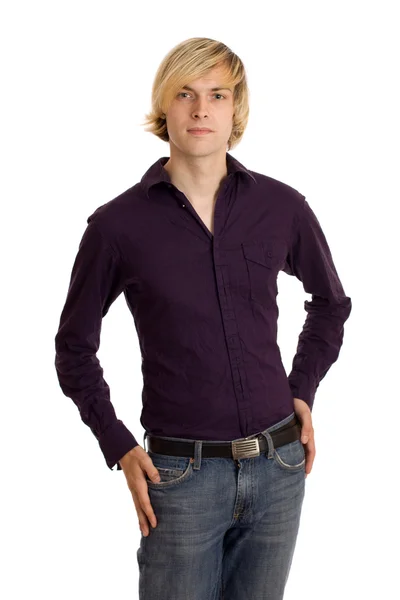 Jeune homme en chemise violette et en jeans. Studio tourné sur blanc . — Photo