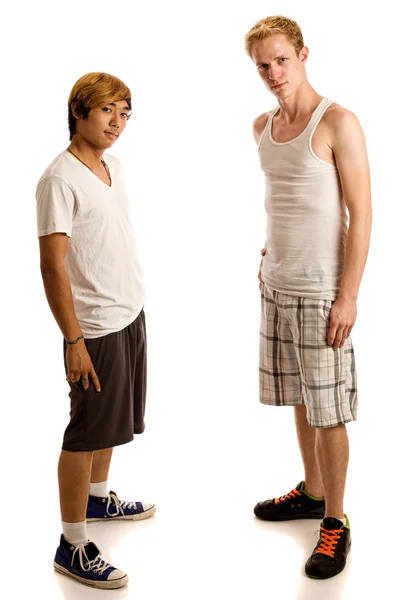 Dwóch młodych mężczyzn. łapka na biały. — Zdjęcie stockowe