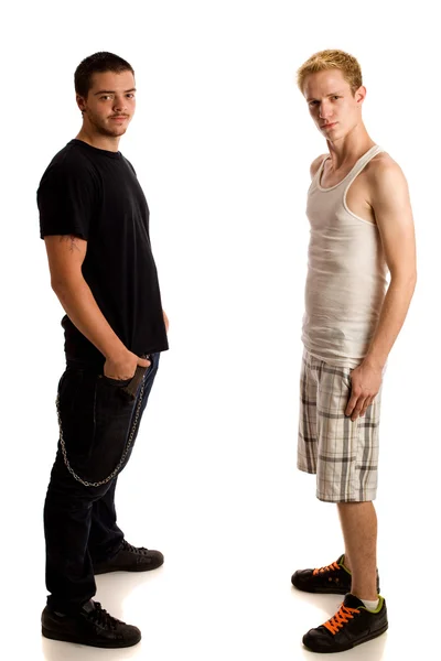 Zwei junge Männer. Studioaufnahme über Weiß. — Stockfoto
