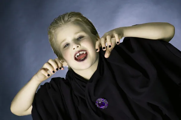 Мальчик-вампир — стоковое фото