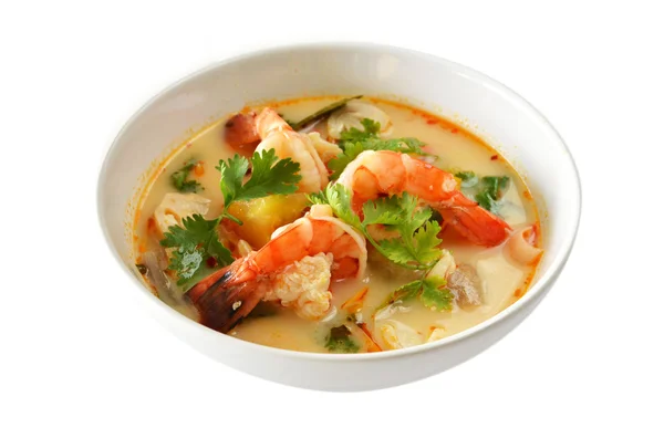 Thais eten Tom Yum Goong — Stockfoto