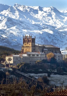 San Vicente de la Barquera and background peaks of Europe clipart