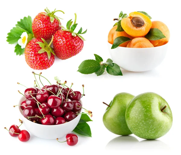 Instellen van vers fruit met groen blad — Stockfoto
