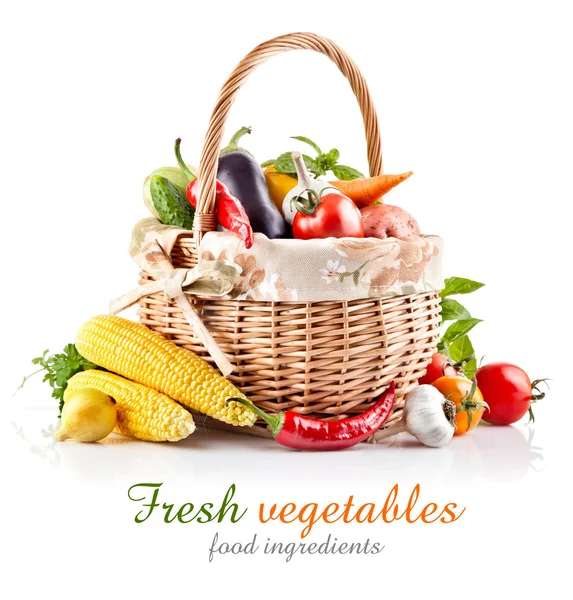 Färska grönsaker med blad — Stockfoto
