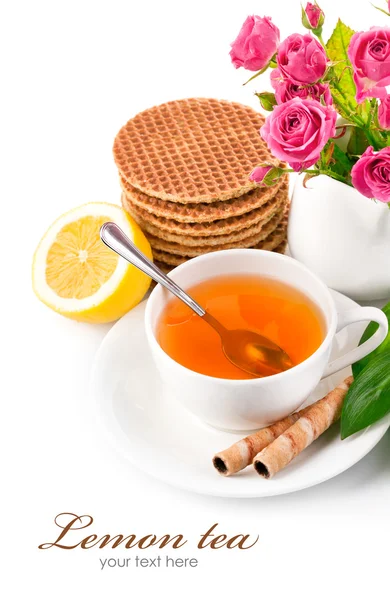 Tea in cup with biscuits and lemon — Stock Photo, Image