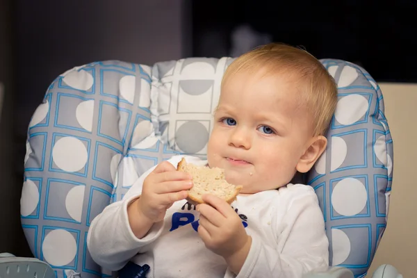 Baby eating bread — Stock Photo, Image