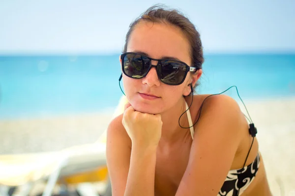 stock image Woman sitting on the beach