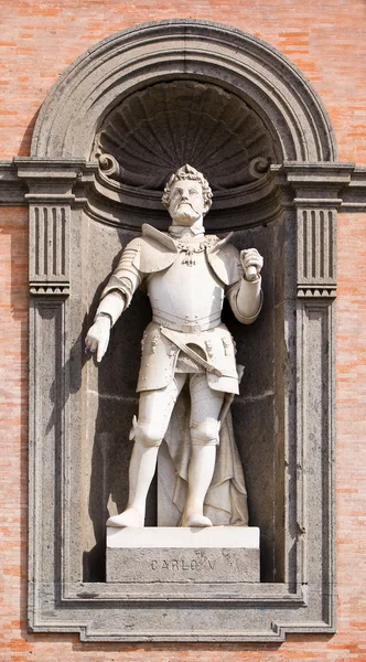 로얄 팰리스, 나폴리, 이탈리아에서 동상 — 스톡 사진