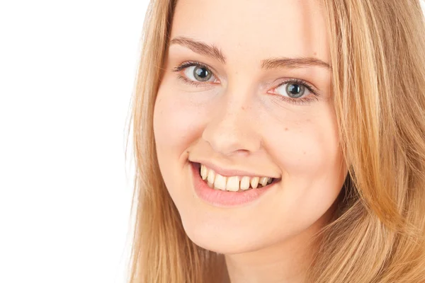 Μεγέθυνση του ξανθιά νεαρή γυναίκα, χαμογελαστά — Φωτογραφία Αρχείου