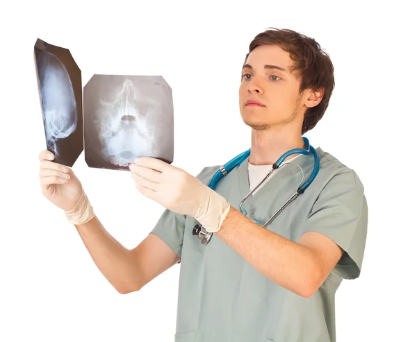 Молодий лікар чоловічої статі з рентгенівським випромінюванням — стокове фото