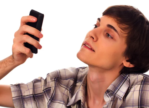 Hombre joven tipos sms — Foto de Stock