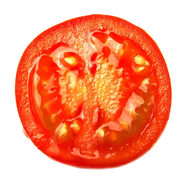 Beyaz zemin üzerine kırmızı domates dilimlenmiş — Stok fotoğraf