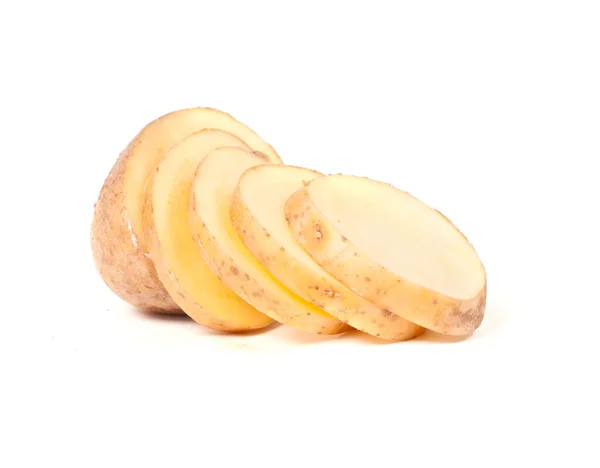 Нарезанный желтый картофель — стоковое фото