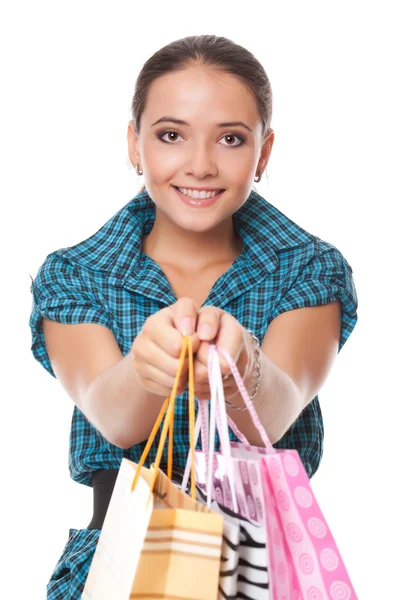 Hübsche Frau gab Taschen zum Einkaufen — Stockfoto