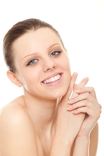 Close-up rosto jovem mulher com dentes saudáveis e belo sorriso — Fotografia de Stock