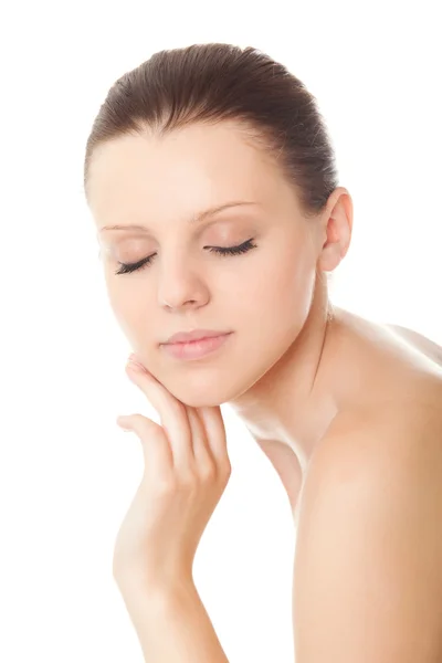 Close-up rosto jovem mulher com pele limpa e saudável e olhos fechados — Fotografia de Stock