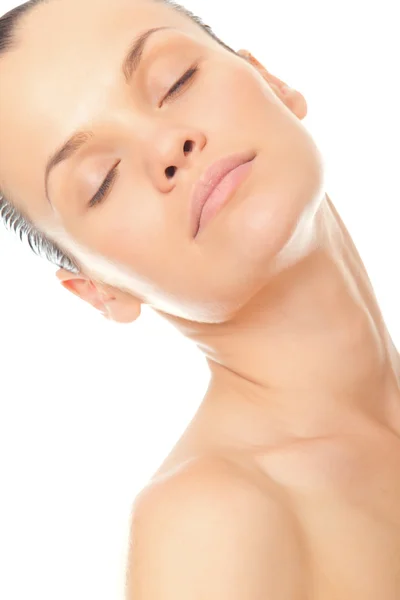 Close-up rosto mulher bonita com pele limpa e saudável e fechada — Fotografia de Stock