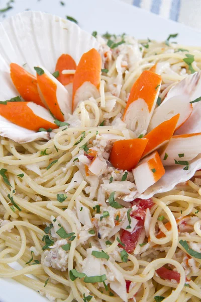 Yengeç eti spagetti — Stok fotoğraf