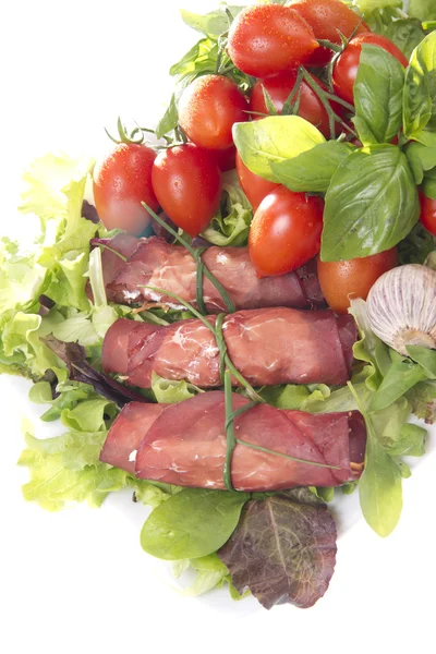 Fresh bresaola rolls and mousse with vegetables — Stock Photo, Image