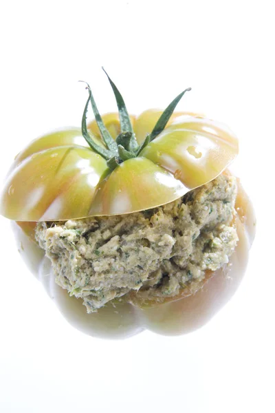 Gevulde tomaat geïsoleerd op wit — Stockfoto