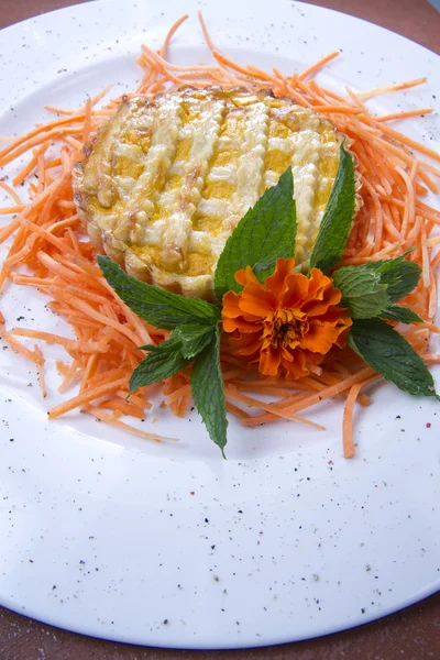 Vegetarischer Kuchen mit Karotte — Stockfoto