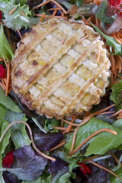 Vegetariánské koláč se zelení — Stock fotografie