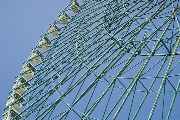 Ferris wheel on blue sky — Stock Photo, Image