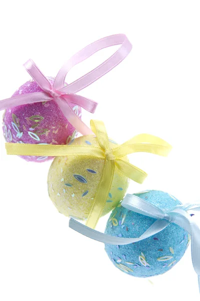 Renkli yay ile Paskalya yortusu yumurta — Stok fotoğraf
