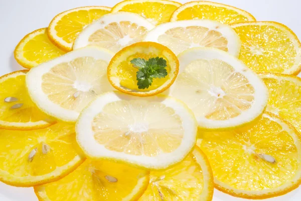 ชิ้นส่วนของผลไม้ส้ม — ภาพถ่ายสต็อก