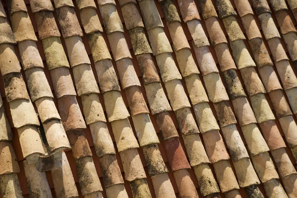 Oude terracotta dakpannen — Stockfoto