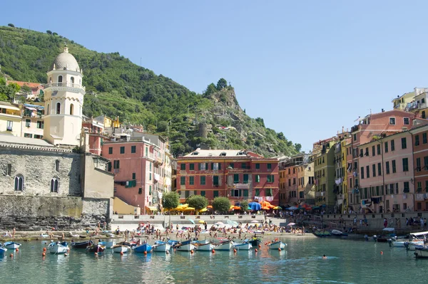 Vernazza típico pueblo de Liguria — Foto de Stock