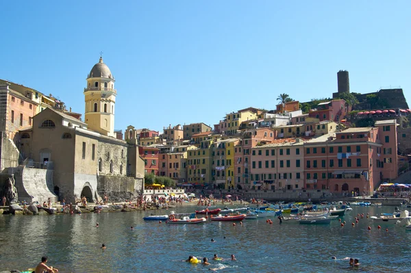 Vernazza típico pueblo de Liguria — Foto de Stock