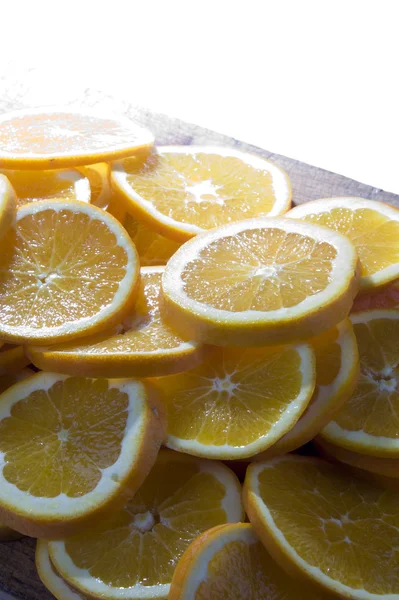 Slices of lemon on chopping board — Stock Photo, Image
