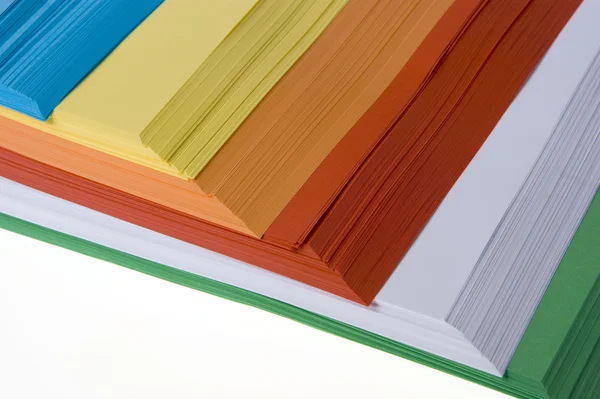 Stapel farbigen Papiers — Stockfoto