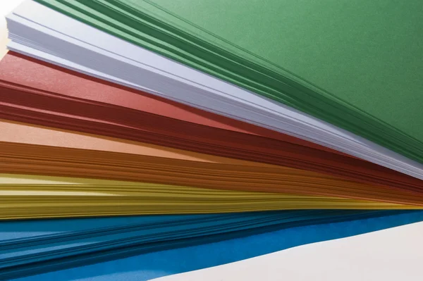 Stapel gekleurd papier — Stockfoto
