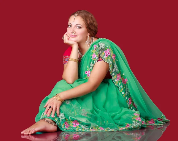 Portrait of a young beautiful woman in sari — Stock Photo, Image