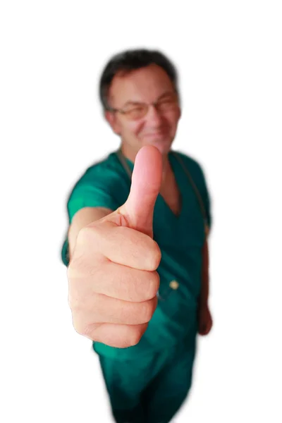 Uśmiechający się lekarz z kciukiem w górę na białym tle. — Zdjęcie stockowe