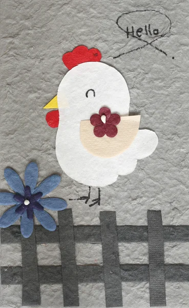 Papercraft kyckling med blomma grå bakgrund — Stockfoto