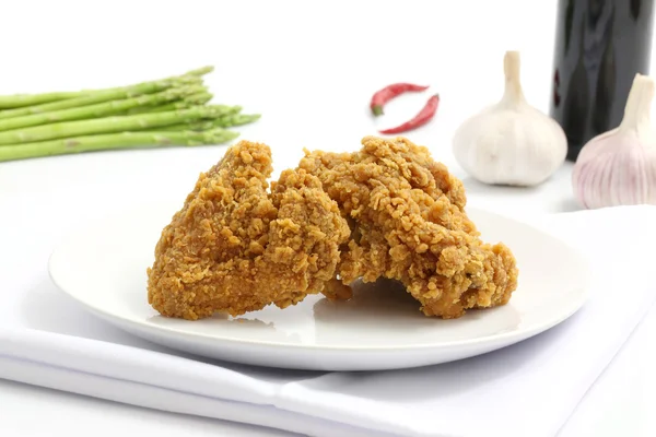 Fritto di pollo isolato su sfondo bianco — Foto Stock