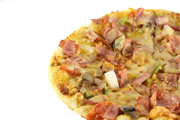 Pizza isolada em fundo branco — Fotografia de Stock