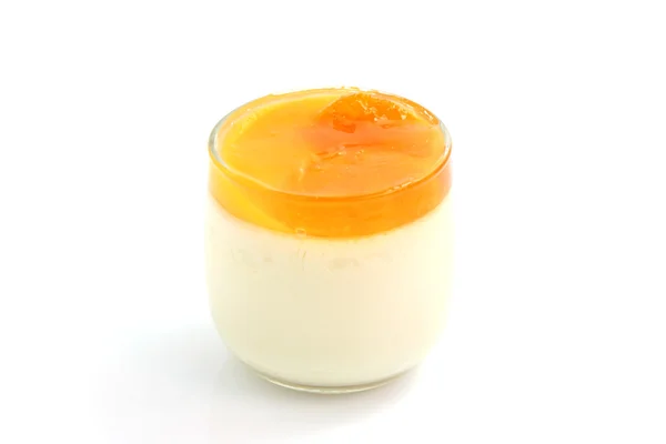 Panna cotta orange isolé en fond blanc — Photo