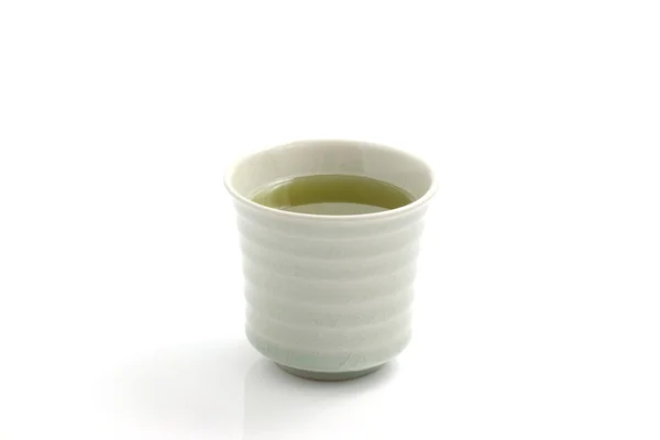 Japońska Zielona herbata na białym tle w tle — Zdjęcie stockowe