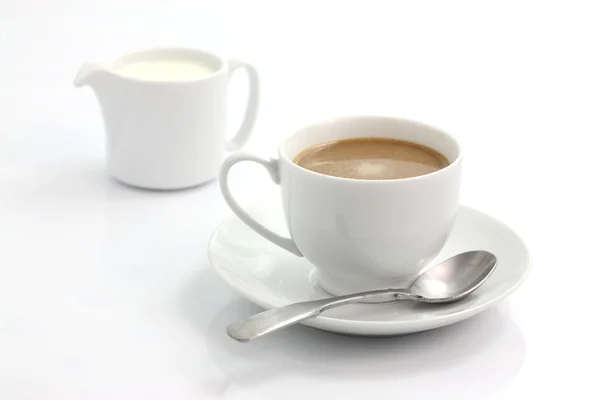 흰색 배경에서 고립 된 커피 — 스톡 사진