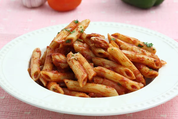 Macarrones de pasta con salsa de tomate —  Fotos de Stock