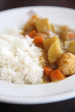 Japon köri, sığır eti pilav köri