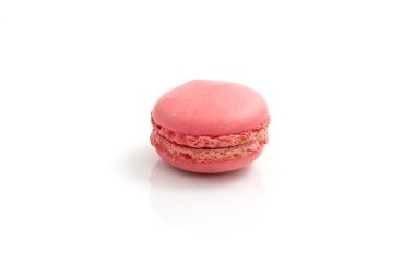 Macaron beyaz arkaplanda izole edildi