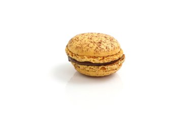 Macaron beyaz arkaplanda izole edildi